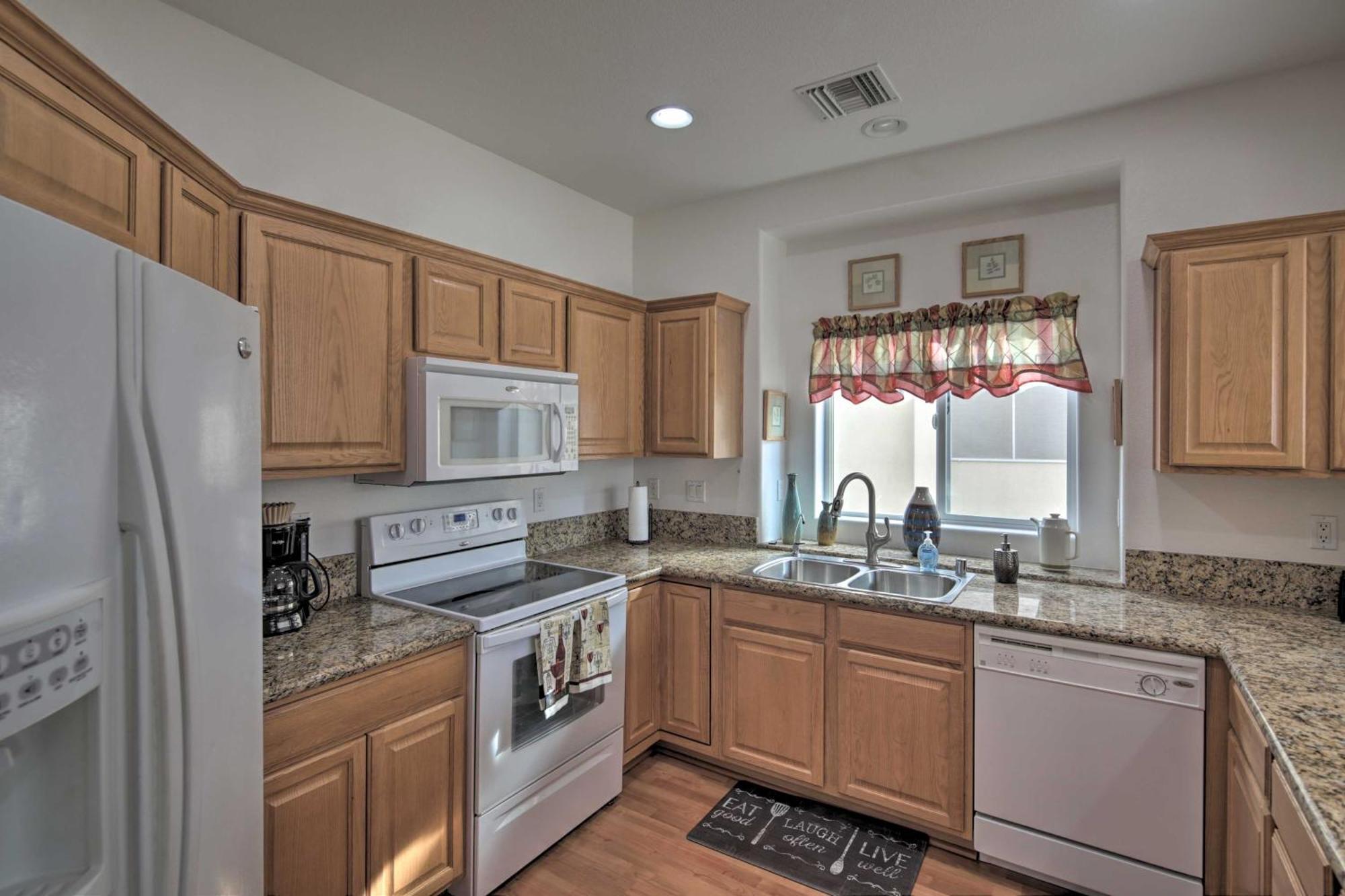 Desert Condo with Pool about 3 Miles to Colorado River! Bullhead City Exterior foto
