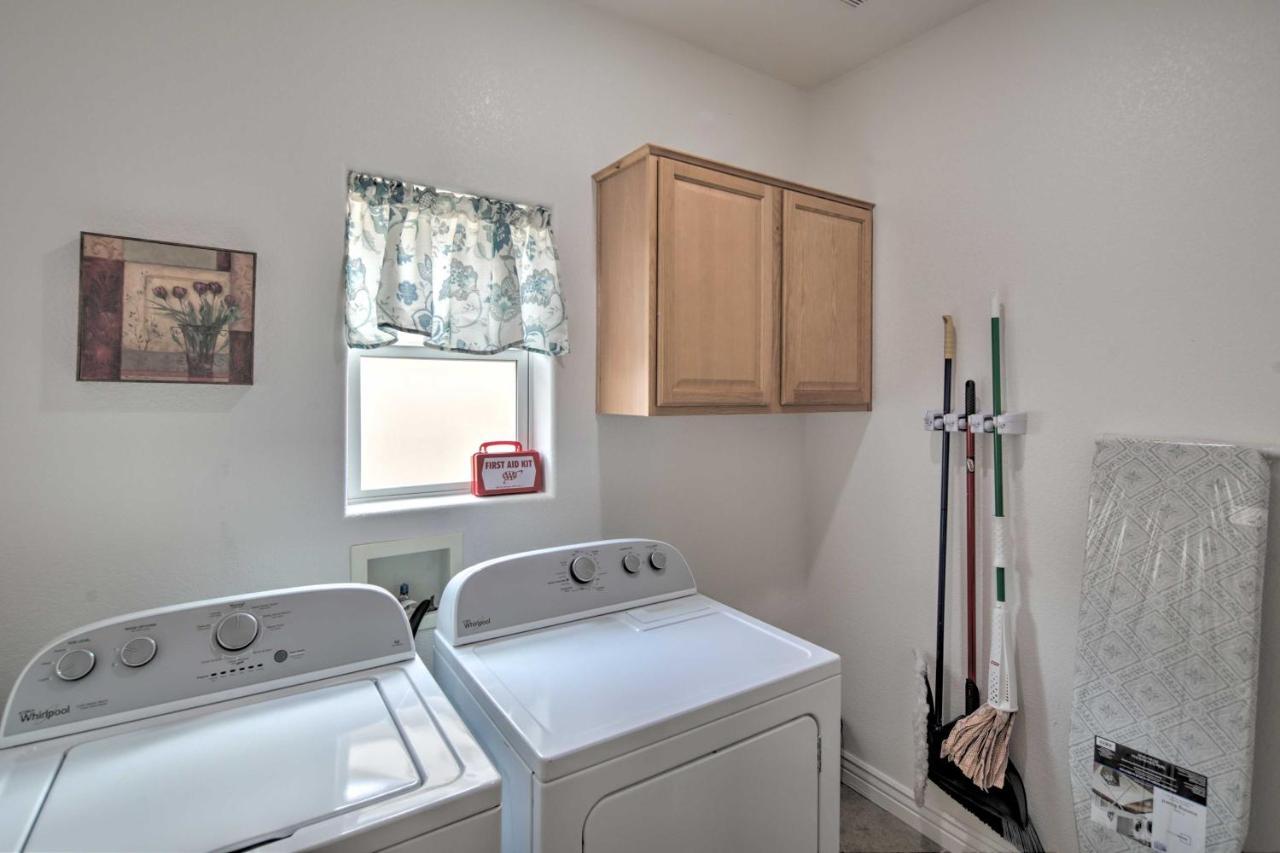 Desert Condo with Pool about 3 Miles to Colorado River! Bullhead City Exterior foto