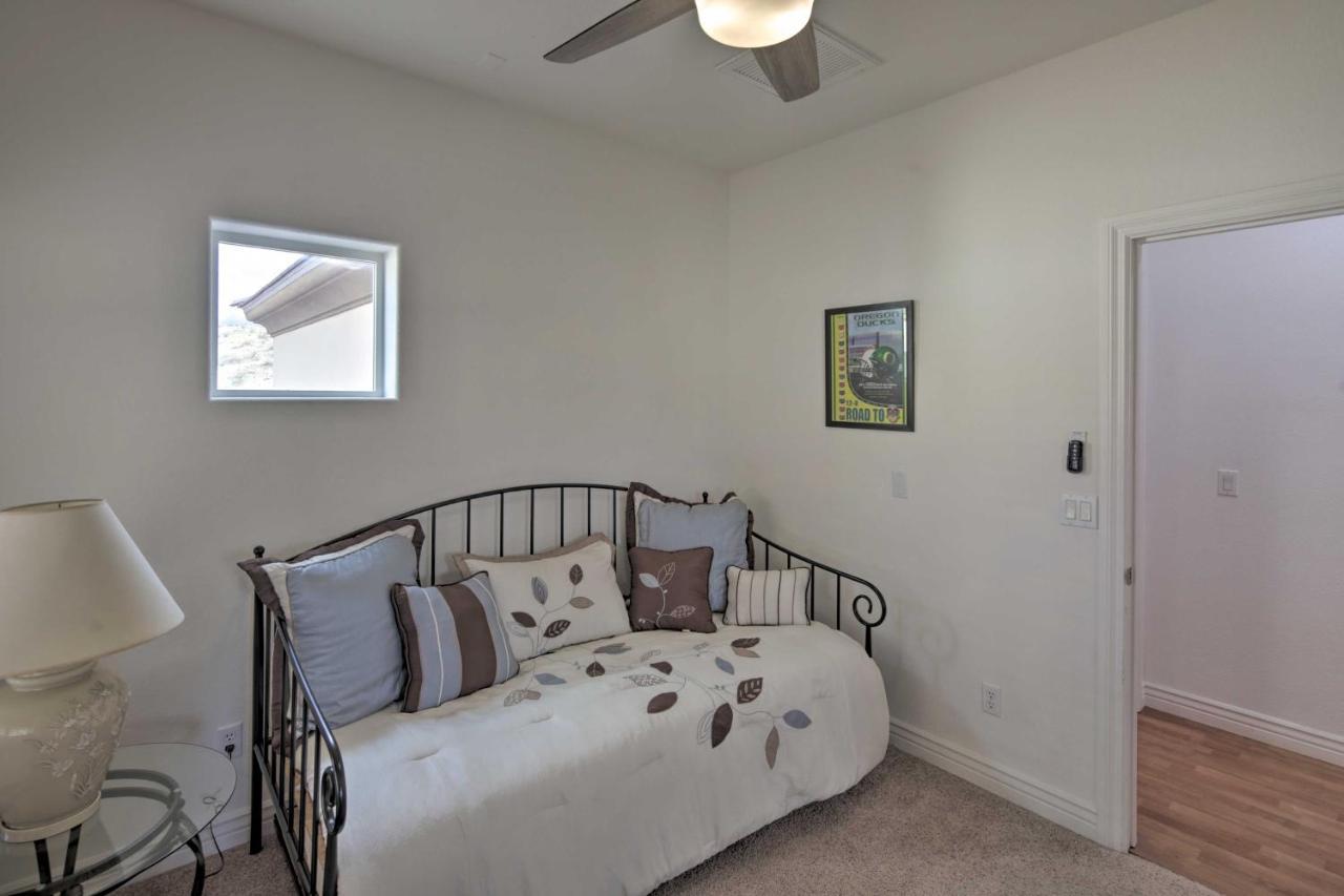 Desert Condo with Pool about 3 Miles to Colorado River! Bullhead City Exterior foto