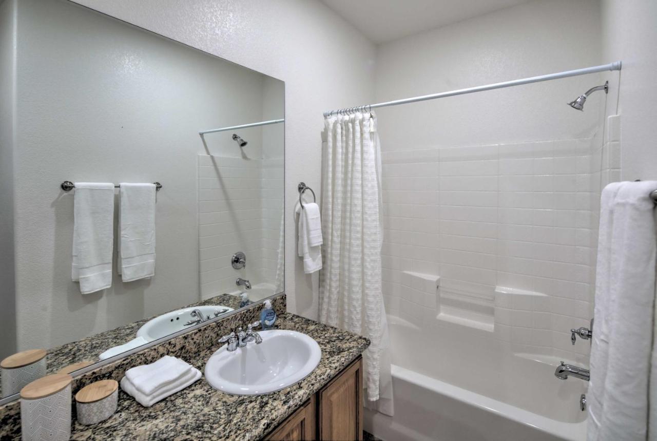 Desert Condo with Pool about 3 Miles to Colorado River! Bullhead City Exterior foto